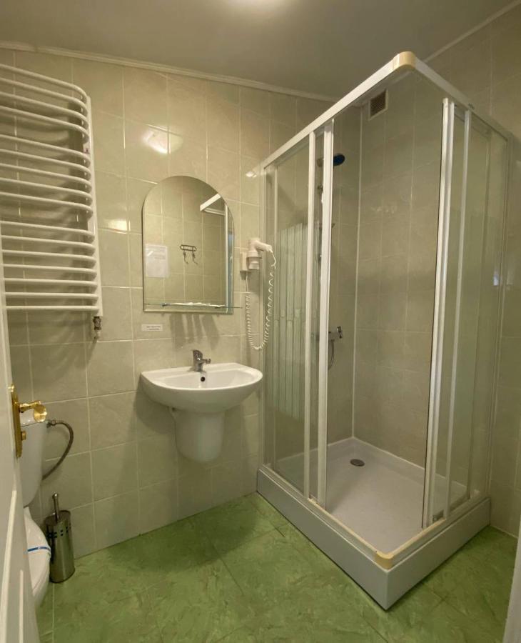 Lemon Hotel Drohobych Bagian luar foto