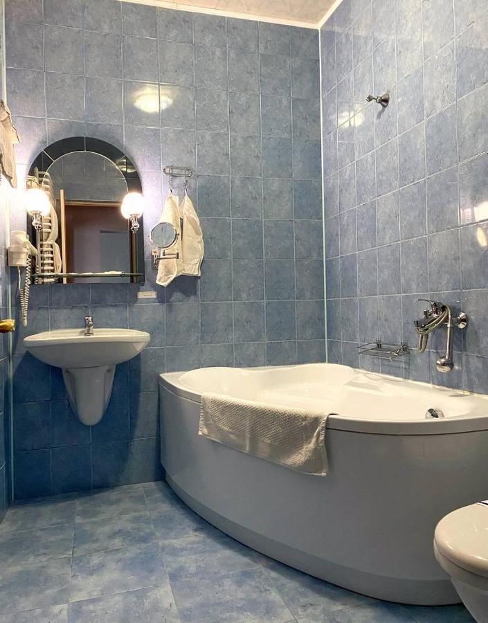 Lemon Hotel Drohobych Bagian luar foto